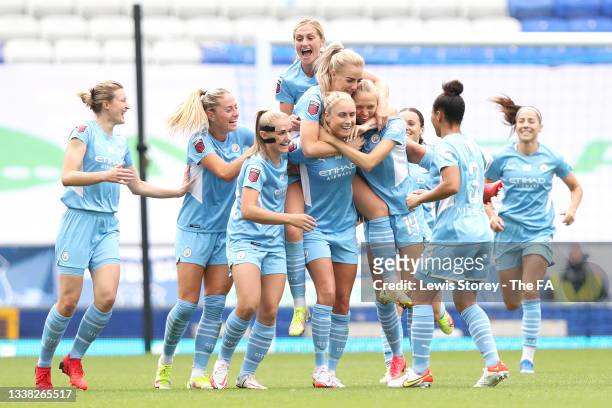 Steph Houghton of Manchester City celebrates with Georgia Stanway, Alex Greenwood, Esme Morgan and team mates after scoring their side's fourth goal...