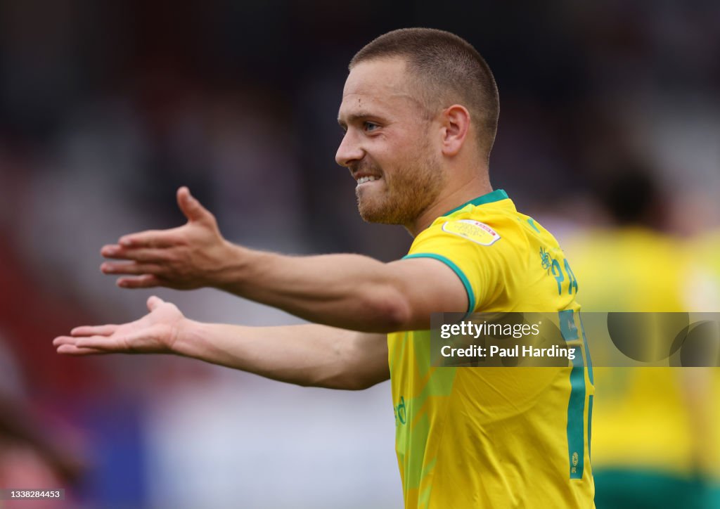 Stevenage v Swindon Town - Sky Bet League Two