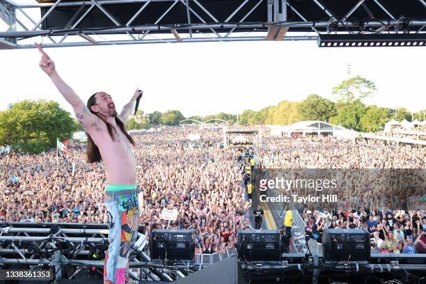 Steve Aoki performs during the 2021 Electric Zoo Festival at Randall's Island on September 04, 2021 in New York City.