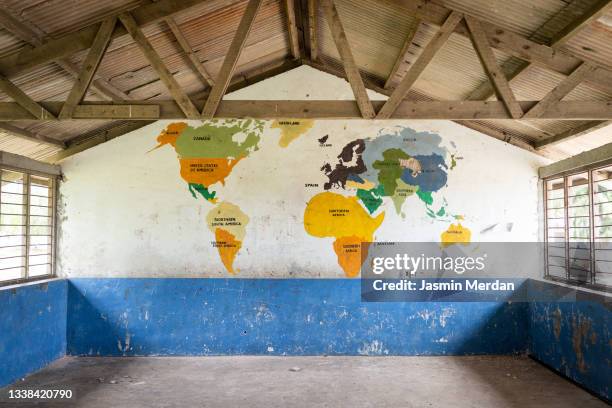 world map  drawn by hand in poor school - pobreza questão social imagens e fotografias de stock