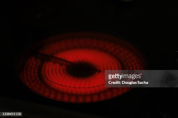 burner on an electric stove top - burner stove top stockfoto's en -beelden