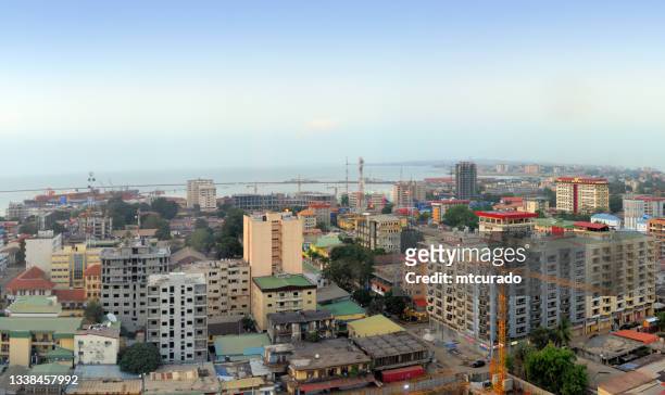 panorama della città di conakry - penisola di kaloum, guinea - conakry foto e immagini stock