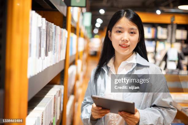 2,804 Woman Library Tablet Stock Photos, High-Res Pictures, and Images ...