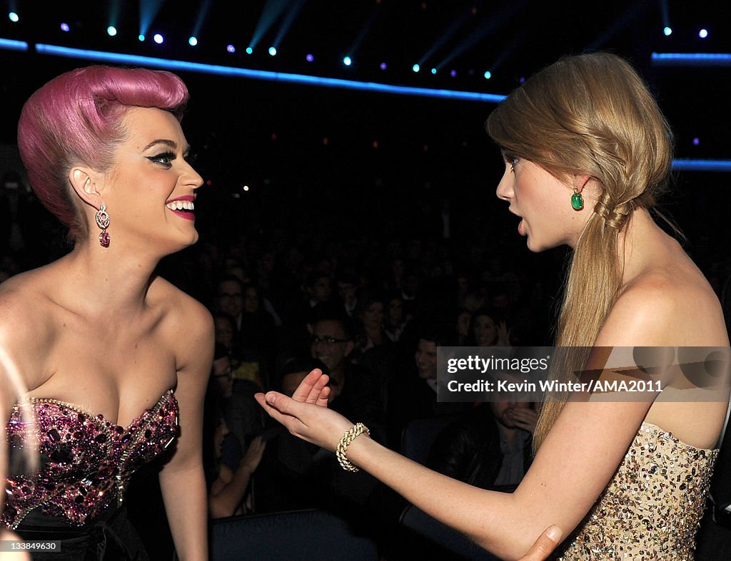 2011 American Music Awards - Backstage And Audience