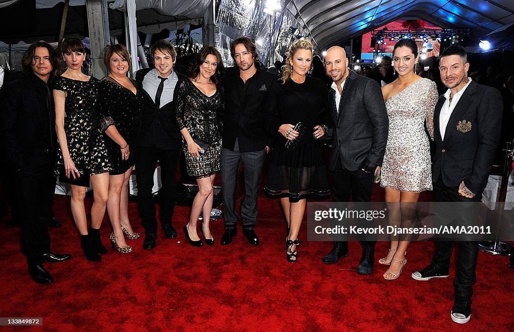 2011 American Music Awards - Red Carpet