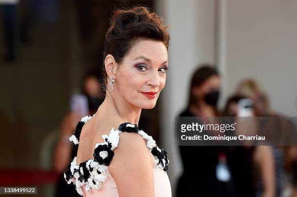 Jeanne Balibar attends the photocall of "Illusions Perdues" during the 78th Venice International Film Festival on September 05, 2021 in Venice, Italy.