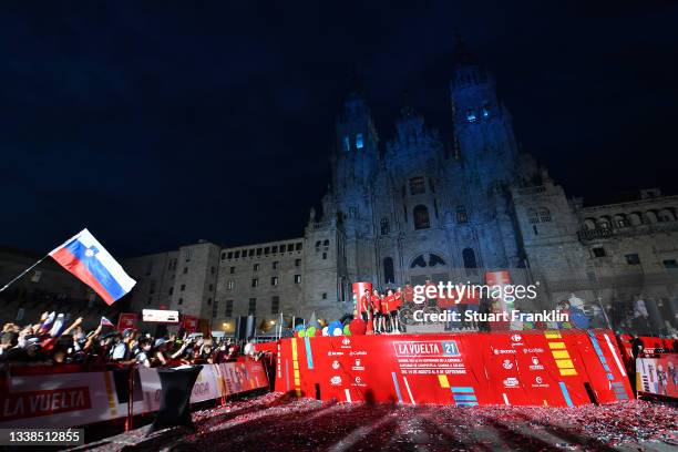 General view of Lennard Hofstede of Netherlands, Steven Kruijswijk of Netherlands, Robert Gesink of Netherlands, Sepp Kuss of United States, Primoz...