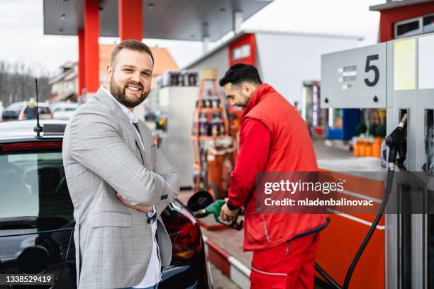trabajo en gasolineras - gas pump fotografías e imágenes de stock