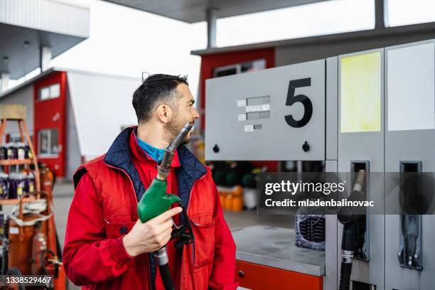 gas station work - working oil pumps stockfoto's en -beelden