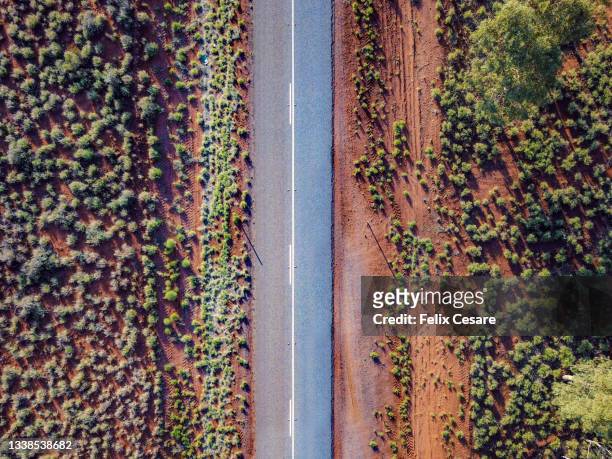 aerial view of an empty deserted road - nsw landscape photos et images de collection