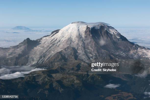 mount rainier - active volcano stock pictures, royalty-free photos & images