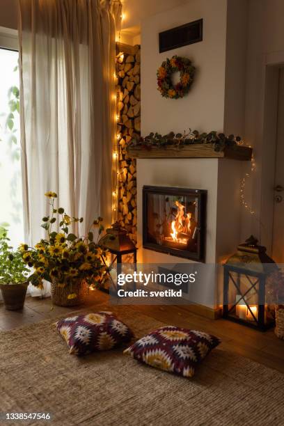 autumn arranged cottage - autumn living room stock pictures, royalty-free photos & images