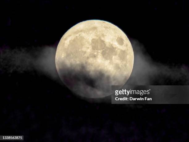 august full  sturgeon moon - pleine lune photos et images de collection