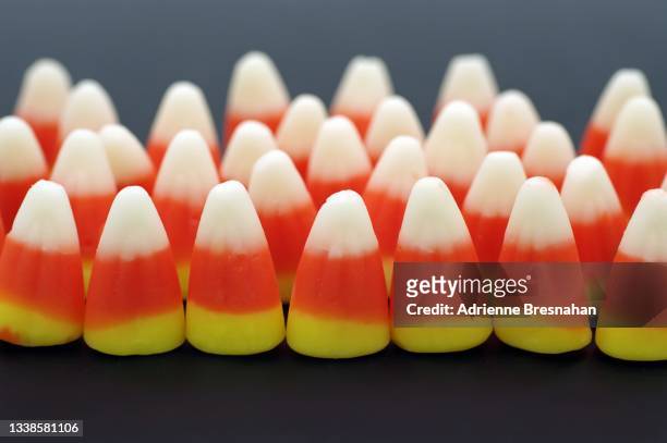 rows of candy corn - candy corn imagens e fotografias de stock