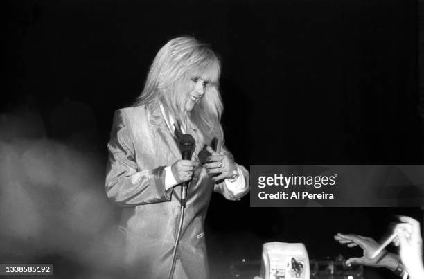 Samantha Fox performs at The Palladium on January 29, 1989 in New York City.