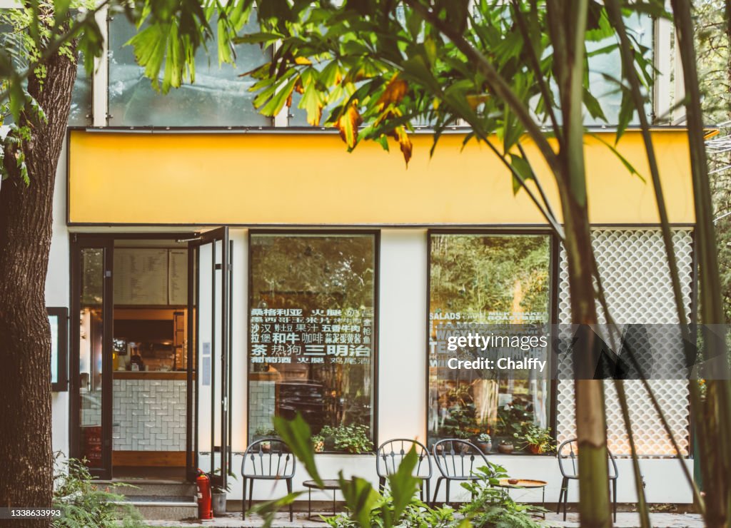 Fachada de una pequeña tienda