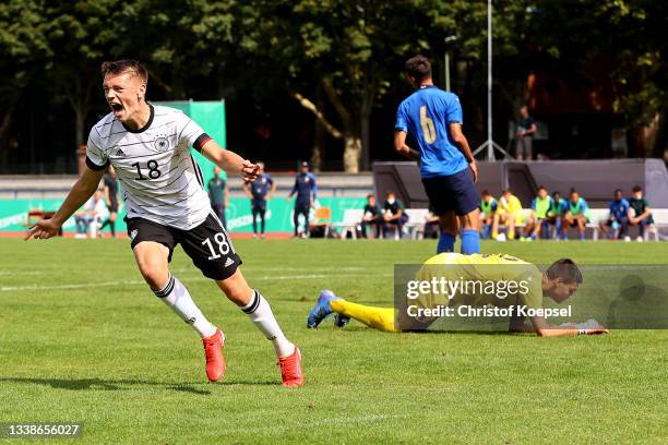 Dzenan Pejcinovic of Germany celebrates the 2-1 during the KOMM MIT U17 Four Nations Tournament match between Germany U17 and Italy U17 at Wedau...