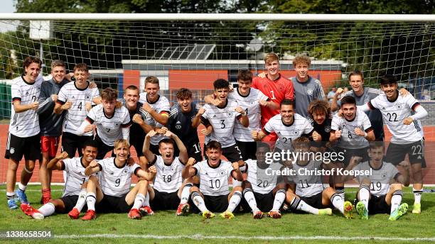 The team of Germany celebrates winning 2-1 the KOMM MIT U17 Four Nations Tournament match between Germany U17 and Italy U17 at Wedau Stadium III on...