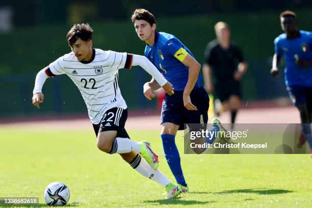 Laurin Ulrich of Germany runs with the ballduring the KOMM MIT U17 Four Nations Tournament match between Germany U17 and Italy U17 at Wedau Stadium...