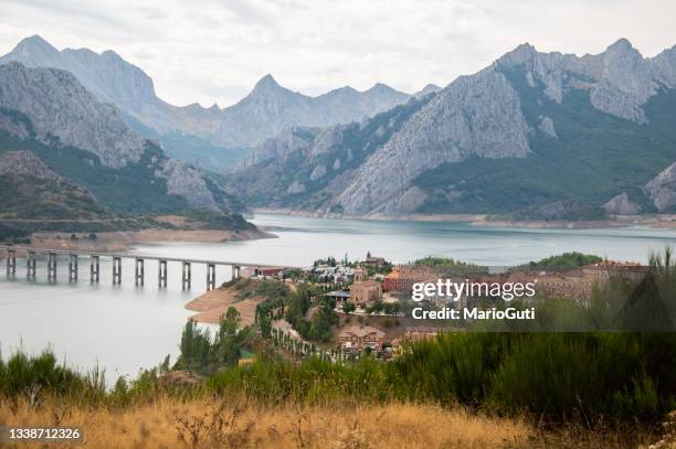 riao, leon, spanien - castilla leon stock-fotos und bilder