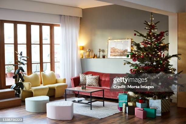 christmas tree and furniture in living room - christmas decoration home stock pictures, royalty-free photos & images