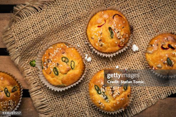 homemade rustic muffins with cheese pepper and vegetables - muffin stockfoto's en -beelden