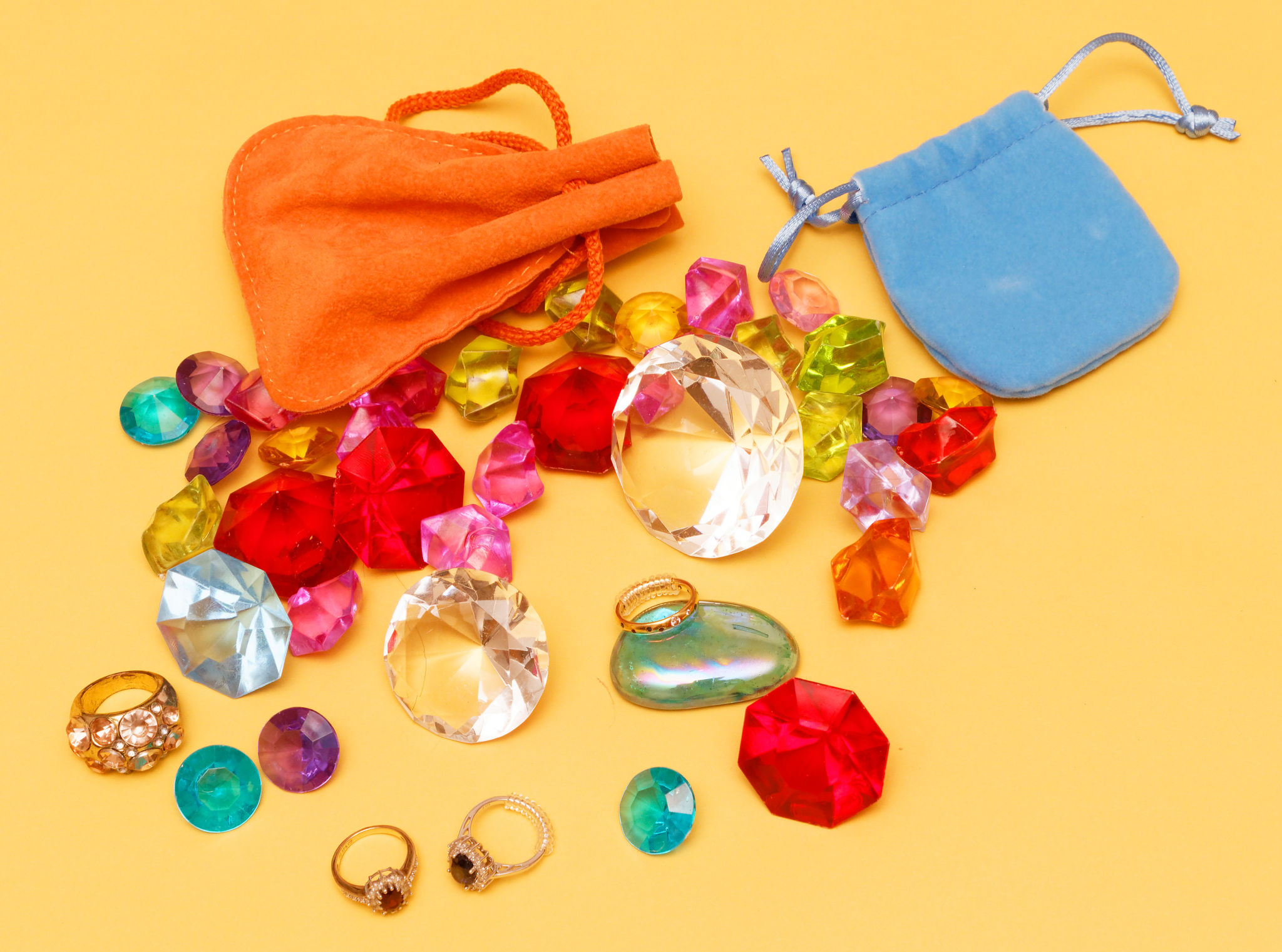 Colourful diamonds with jewelry Colourful diamonds with jewelry