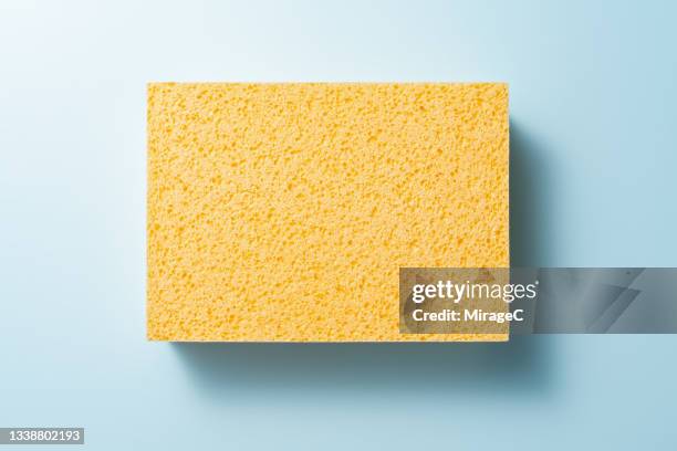 yellow cleaning sponge - spugna per le pulizie foto e immagini stock