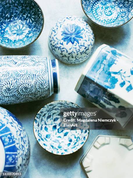 collection of blue and white chinese porcelain - art antique ストックフォトと画像