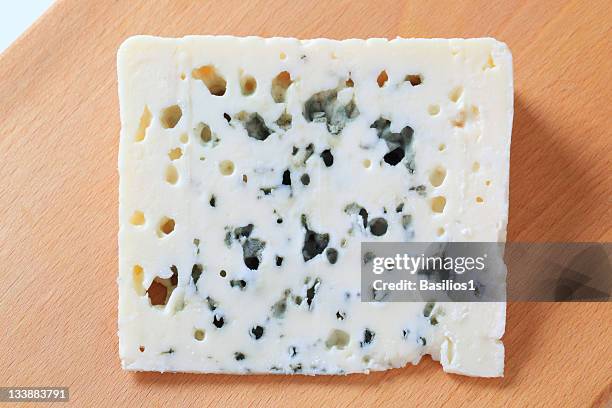 ブルーチーズ - roquefort cheese ストックフォトと画像