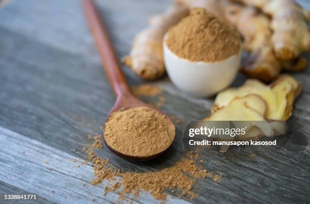 ginger and ginger powder, ginger tea - ginger plant imagens e fotografias de stock