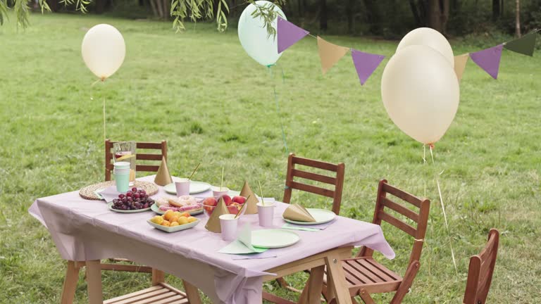 https://media.gettyimages.com/id/1338852259/video/birthday-party-table-in-garden.jpg?b=1&s=640x640&k=20&c=BKNFgZpR7gJS8Ff8ZShR7CjnuWQ7Fozk8NcfomHAUiU=
