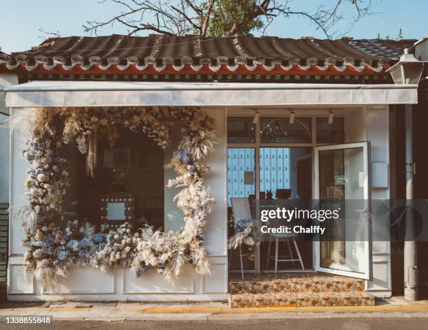 facade of a small shop - boutique entrance stock pictures, royalty-free photos & images