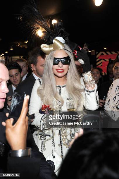 113 Lady Gaga Hair Bow Photos and Premium High Res Pictures - Getty Images