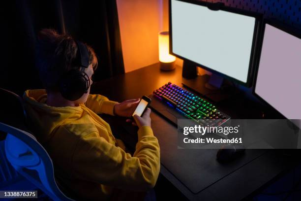 Playing Games Using Phone 1,420 Playing Video Games Side View Stock Photos, High-Res Pictures ...