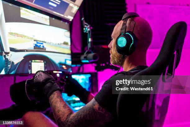 Modne Gamer 6,210 30 Year Old Gamer Stock Photos, High-Res Pictures, and Images ...