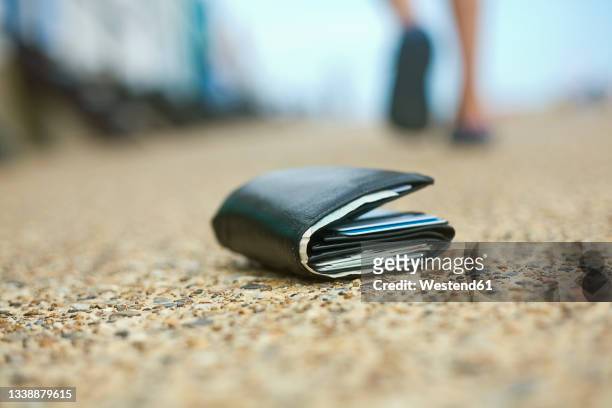 lost wallet lying on ground - losing money stock pictures, royalty-free photos & images