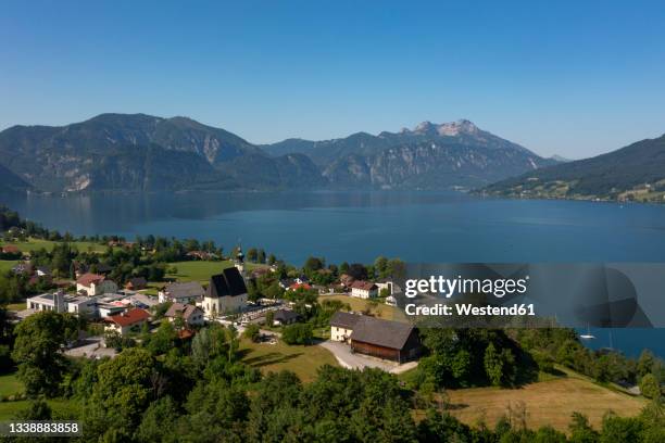 austria, upper austria, steinbach am attersee, drone view of small town on shore of lake atter - attersee stock-fotos und bilder