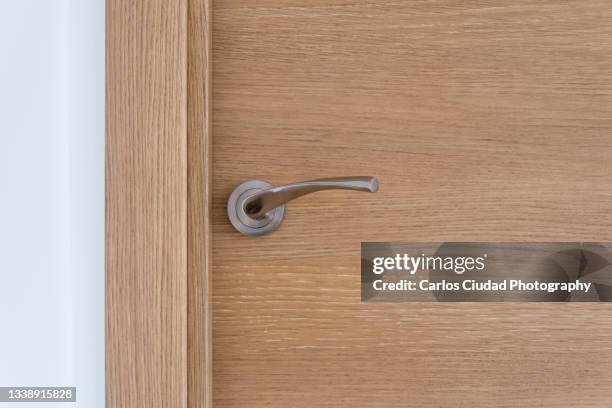 close-up of modern knob in wooden door - handle stock-fotos und bilder