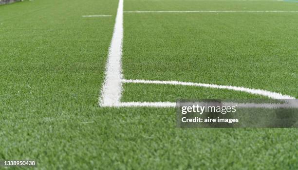 close up of corner in a soccer field on a natural grass field - corner marking stockfoto's en -beelden