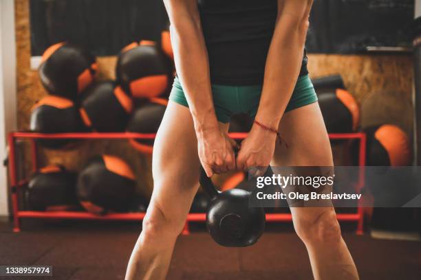 woman's hands lifting weights and muscular leg quads close up. deadlift - womens hand weights stock pictures, royalty-free photos & images