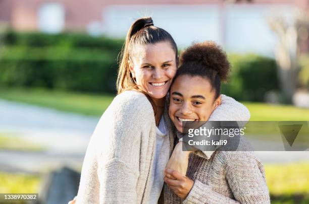portrait of teenage girl and step-mother outdoors - 13 year old black girl stock pictures, royalty-free photos & images