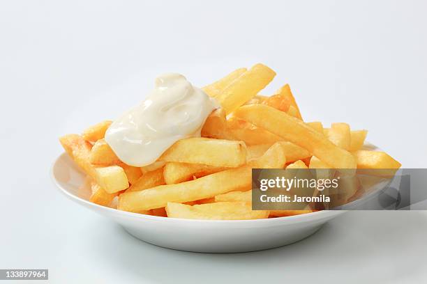 pommes frites mit mayonnaise - mayonnaise stock-fotos und bilder