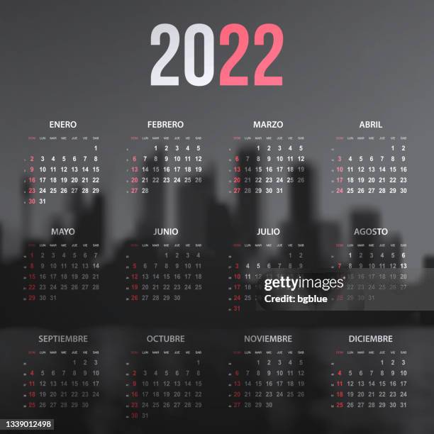 ilustraciones, imágenes clip art, dibujos animados e iconos de stock de calendario español 2022 sobre el horizonte de la ciudad en blanco y negro - calendario español