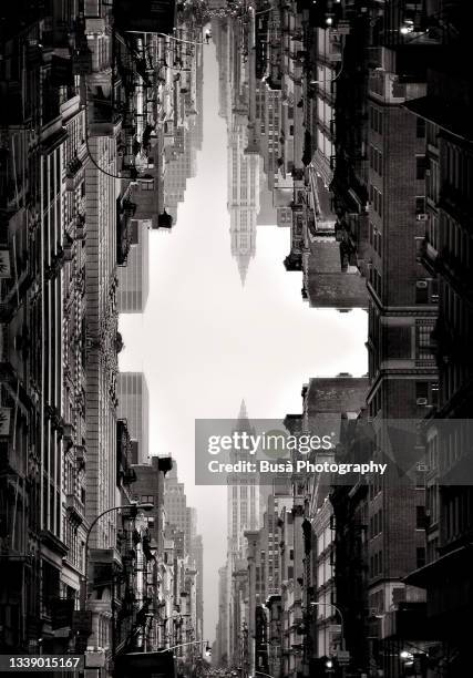 capsized reflected image of traffic on broadway in manhattan, new york city, usa - vertigine foto e immagini stock