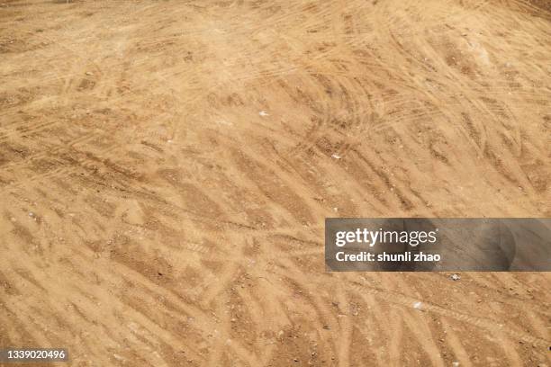 aerial photography of dirt roads - chemin de terre photos et images de collection