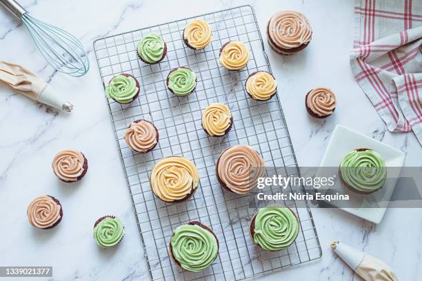 overhead view of cupcakes on table - cake from above stock-fotos und bilder