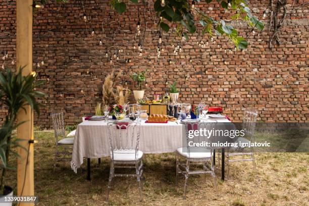 decorated dining table ready for dinner party at backyard - backyard table setting stock pictures, royalty-free photos & images