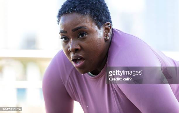 african-american woman sweating after hard workout - toughness 個照片及圖片檔