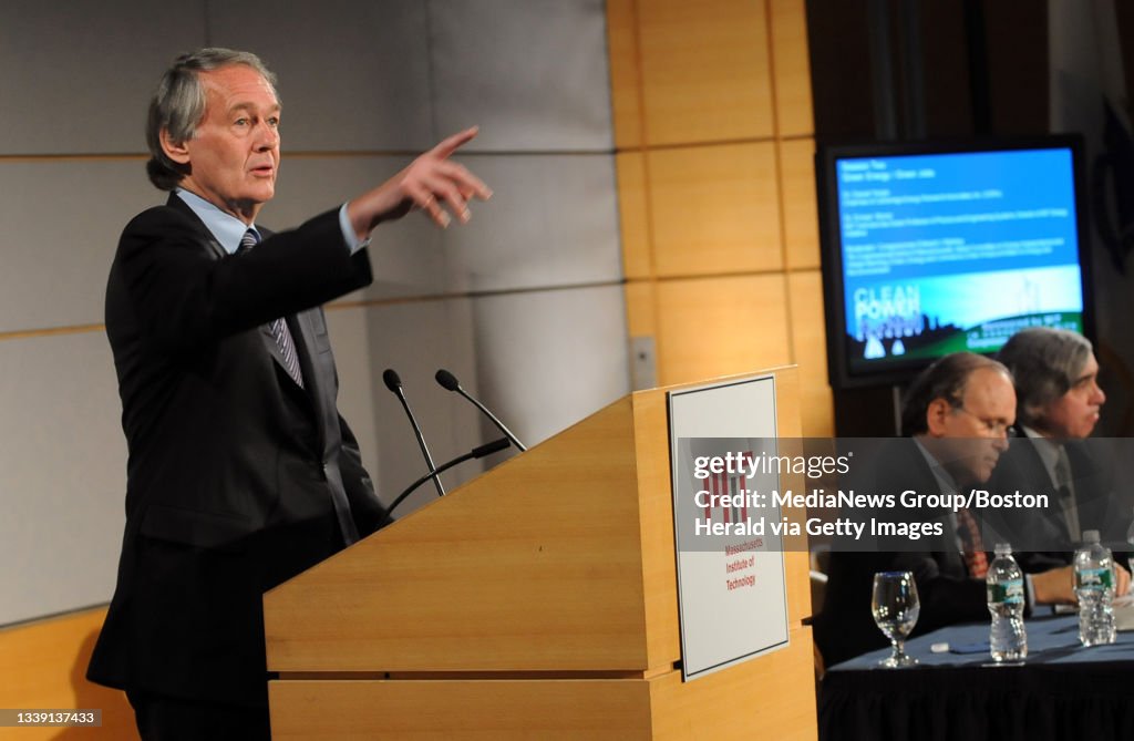 (041309 Cambridge, MA) Congressman Edward J. Markey (pointing) moderates the Clean Power - Building a New Clean Energy Economy conference at M.I.T. Sitting at right are Dr. Daniel Yergin, Chairman of the Cambridge Energy Research Associate